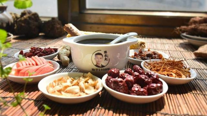 小标题：资质要求，合规是基础