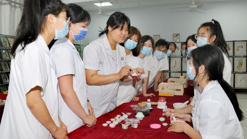 智能按摩机器人加盟代理费用主要包括以下几个方面：
